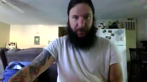 Snapshot of mudge chatting on 01-25-25, 01:30 Mudge online show from 01-25-25, 01:30