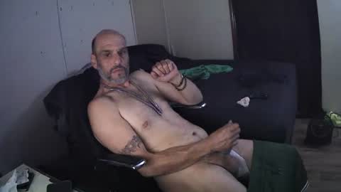Snapshot of muffdiver718 chatting on 06-27-26, 02:05 Muffdiver online show from 06-27-26, 02:05