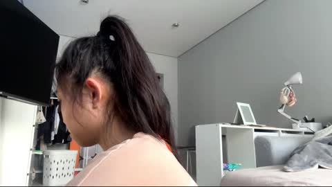 Mia online show from 02-02-26, 04:22