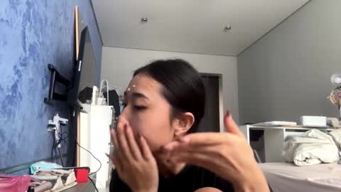 Mia online show from 02-05-26, 04:06