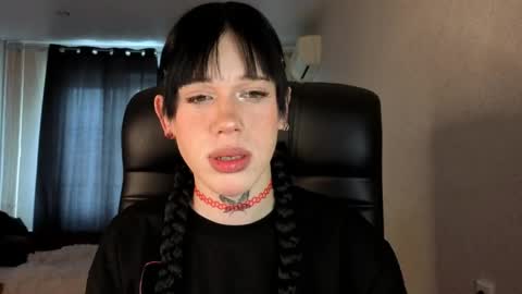 Snapshot of mun_poli chatting on 04-20-26, 04:59 Polik online show from 04-20-26, 04:59