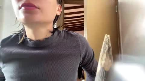 Snapshot of munchi_ chatting on 12-22-24, 08:58   online show from 12-22-24, 08:58