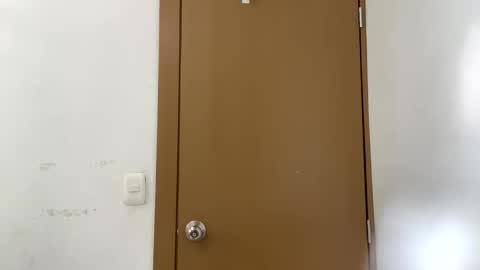 Snapshot of munchi_ chatting on 10-18-25, 03:46   online show from 10-18-25, 03:46