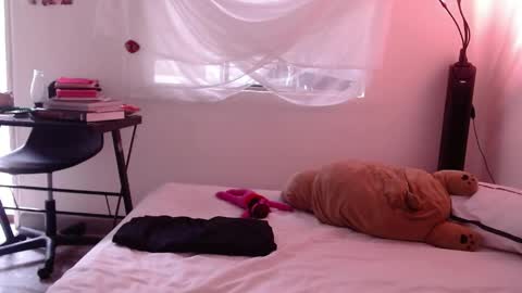 Snapshot of munchi_ chatting on 05-18-26, 08:36 online show from 05-18-26, 08:36