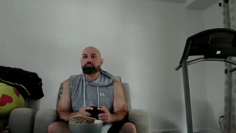 Snapshot of munchies420 chatting on 06-23-26, 04:27 Bearded online show from 06-23-26, 04:27