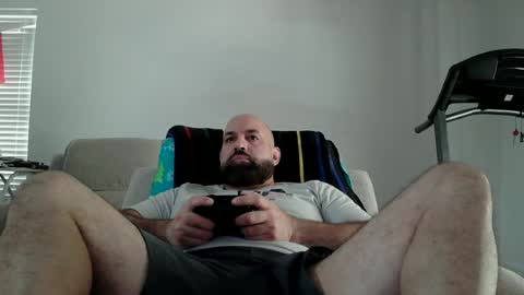 Snapshot of munchies420 chatting on 07-14-26, 06:24 Bearded online show from 07-14-26, 06:24