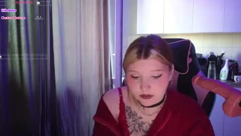 Snapshot of mura_muur chatting on 06-18-26, 12:31 Milana online show from 06-18-26, 12:31