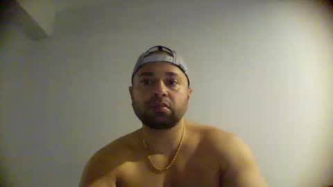 Snapshot of muscle794 chatting on 11-03-25, 06:20 Cool Traveler online show from 11-03-25, 06:20