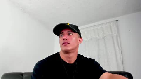 Snapshot of muscle_man07 chatting on 07-12-26, 04:20 Muscle Man online show from 07-12-26, 04:20
