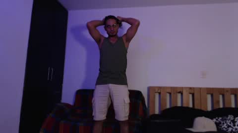 Snapshot of muscle_man1 chatting on 07-07-26, 02:25 Mike online show from 07-07-26, 02:25
