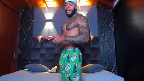 Snapshot of muscle_man19 chatting on 12-13-24, 02:32 Nick online show from 12-13-24, 02:32