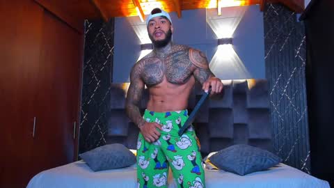 Snapshot of muscle_man19 chatting on 12-18-24, 02:38 Nick online show from 12-18-24, 02:38