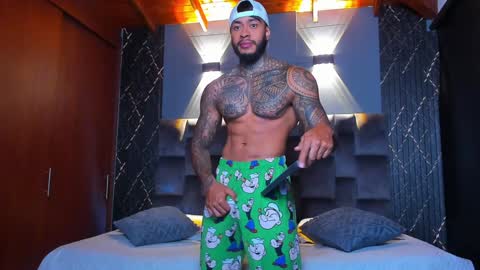Snapshot of muscle_man19 chatting on 12-19-24, 01:18 Nick online show from 12-19-24, 01:18