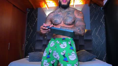 Snapshot of muscle_man19 chatting on 12-27-24, 01:22 Nick online show from 12-27-24, 01:22