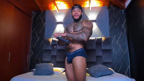 Snapshot of muscle_man19 chatting on 01-06-25, 03:42 Nick online show from 01-06-25, 03:42