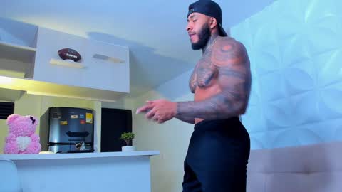 Snapshot of muscle_man19 chatting on 02-06-25, 11:48 Nick online show from 02-06-25, 11:48