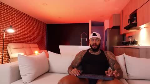Snapshot of muscle_man19 chatting on 10-11-25, 10:47 Nick online show from 10-11-25, 10:47