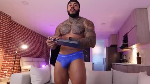 Snapshot of muscle_man19 chatting on 10-14-25, 11:22 Nick online show from 10-14-25, 11:22