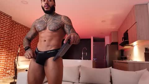 Snapshot of muscle_man19 chatting on 10-16-25, 10:38 Nick online show from 10-16-25, 10:38