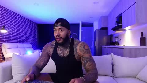 Snapshot of muscle_man19 chatting on 10-21-25, 10:38 Nick online show from 10-21-25, 10:38