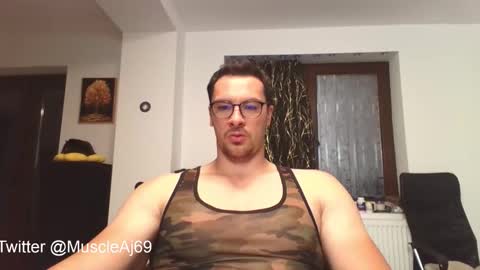 Snapshot of muscleaj69 chatting on 09-25-25, 04:54 AJ online show from 09-25-25, 04:54