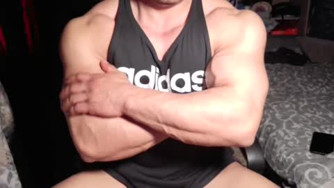 Snapshot of musclebredon chatting on 04-19-26, 07:05 BRENDON online show from 04-19-26, 07:05