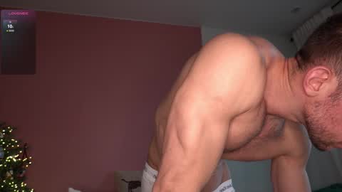Snapshot of muscularfriend chatting on 01-30-25, 10:40 Ivan online show from 01-30-25, 10:40