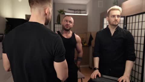 Snapshot of muscularfriend chatting on 03-09-25, 02:54 Ivan online show from 03-09-25, 02:54