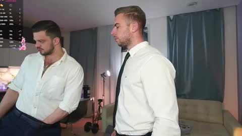 Snapshot of muscularfriend chatting on 11-27-25, 05:37 Ivan online show from 11-27-25, 05:37