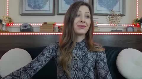 Luna  online show from 01-10-26, 07:59