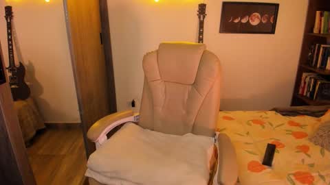 VALENTINA Luna  online show from 10-28-25, 02:37