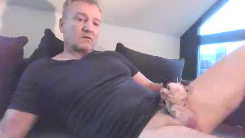 Snapshot of muskauer chatting on 02-12-26, 06:30 nobuddy online show from 02-12-26, 06:30