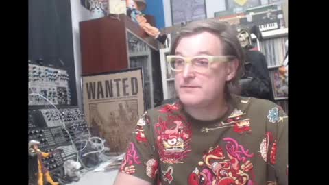 Snapshot of muziknerd chatting on 12-29-24, 08:44 Muziknerd online show from 12-29-24, 08:44