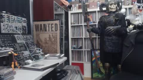 Snapshot of muziknerd chatting on 03-07-25, 01:31 Muziknerd online show from 03-07-25, 01:31