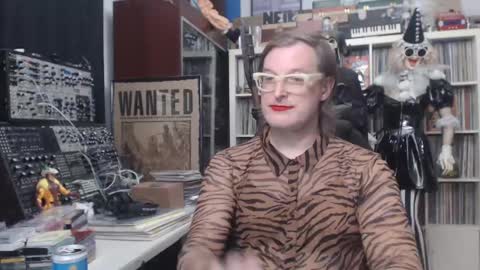 Snapshot of muziknerd chatting on 09-14-25, 05:39 Muziknerd online show from 09-14-25, 05:39