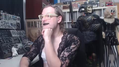 Muziknerd online show from 11-21-25, 01:04