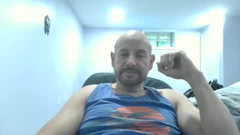 Snapshot of mworlton9 chatting on 05-10-26, 08:25 Maximus online show from 05-10-26, 08:25