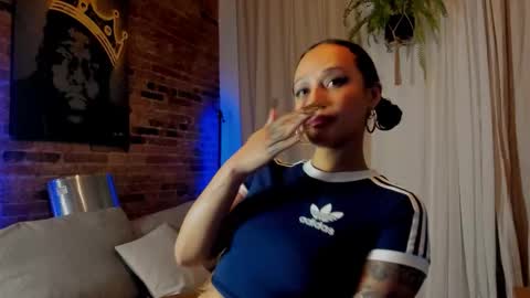 Lola online show from 11-24-25, 09:03