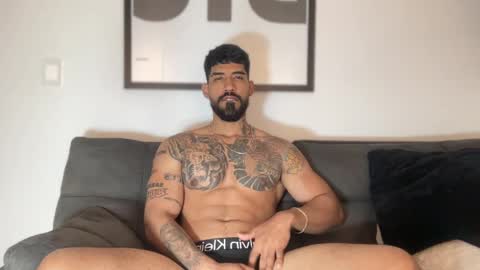 Snapshot of myke_esthetic chatting on 12-10-24, 04:02 Myke esthetic online show from 12-10-24, 04:02