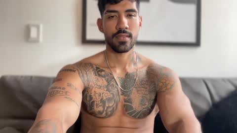 Snapshot of myke_esthetic chatting on 01-01-25, 09:09 Myke esthetic online show from 01-01-25, 09:09