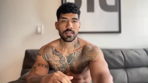 Snapshot of myke_esthetic chatting on 01-02-25, 09:07 Myke esthetic online show from 01-02-25, 09:07