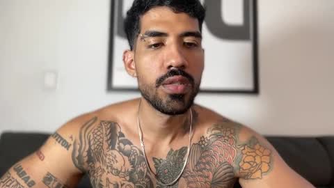 Snapshot of myke_esthetic chatting on 01-04-25, 10:55 Myke esthetic online show from 01-04-25, 10:55