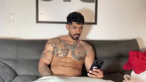 Snapshot of myke_esthetic chatting on 01-06-25, 01:31 Myke esthetic online show from 01-06-25, 01:31