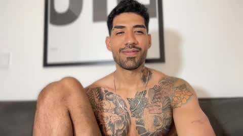 Snapshot of myke_esthetic chatting on 01-26-25, 02:03 Myke esthetic online show from 01-26-25, 02:03