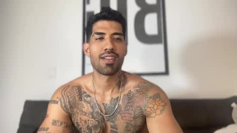 Snapshot of myke_esthetic chatting on 01-27-25, 12:22 Myke esthetic online show from 01-27-25, 12:22