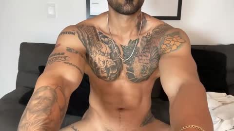 Snapshot of myke_esthetic chatting on 02-11-25, 05:05 Myke esthetic online show from 02-11-25, 05:05