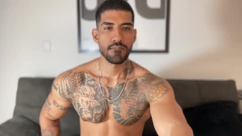 Snapshot of myke_esthetic chatting on 02-18-25, 01:43 Myke esthetic online show from 02-18-25, 01:43