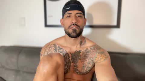 Snapshot of myke_esthetic chatting on 03-05-25, 02:03 Myke esthetic online show from 03-05-25, 02:03