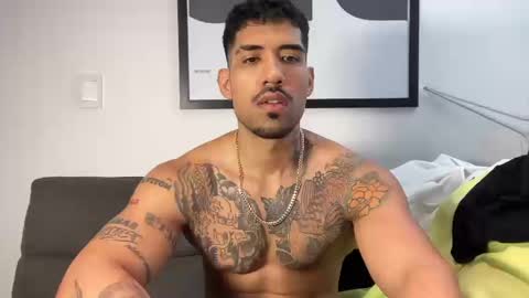 Snapshot of myke_esthetic chatting on 09-23-25, 05:27 Myke esthetic online show from 09-23-25, 05:27