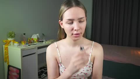 Snapshot of myluvia chatting on 03-28-26, 04:12 Tori online show from 03-28-26, 04:12